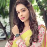 Mugdha Chaphekar Instagram - Black Friday sale is finally here. Shop @danielwellington products at up-to 50% off now! 😮 AND with my code "MUGDHA" you get an extra 15% off. Hurry up!! #danielwellington #collaboration. . .