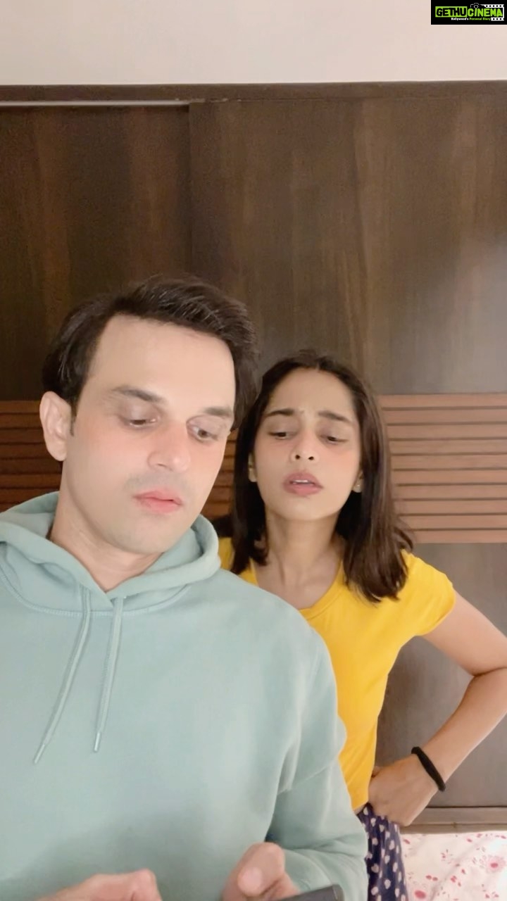 Mugdha Chaphekar Instagram - Achcha? ๐คจ๐๐ก . . . . . #reels #reelitfeelit #fun #reelsinstagram #ravishdesai #mugdhachaphekar #comedy #crazy #funny