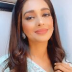 Mugdha Chaphekar Instagram - 🙈 . . . . . . #reels #reelsinstagram #reelitfeelit #love #happysoul #mugdhachaphekar #bollywood #song #fun . . . . 💃🏻 😍