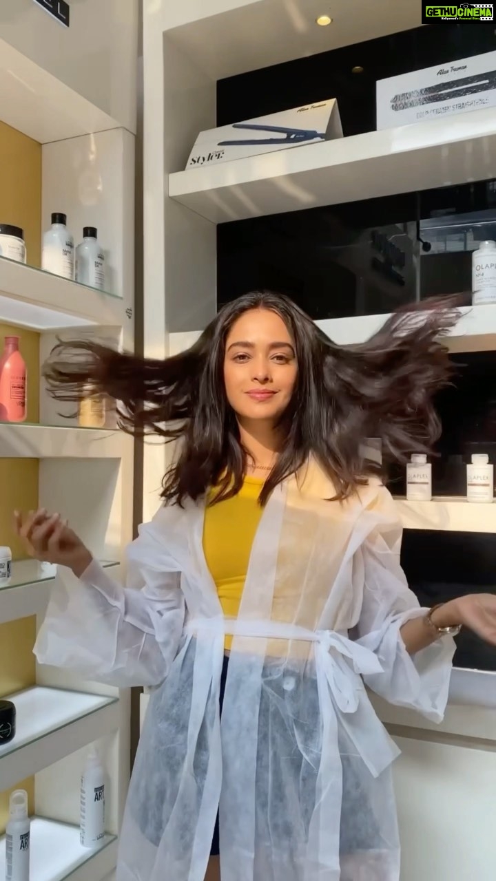 Mugdha Chaphekar Instagram - This was so much fun!! Having the best hair transformation from the best! Thank you @dessangemumbai ❤️ #dessangemumbai #love #hair #haircut #mugdhachaphekar . . @dessangemumbai @shahron26 ❤️