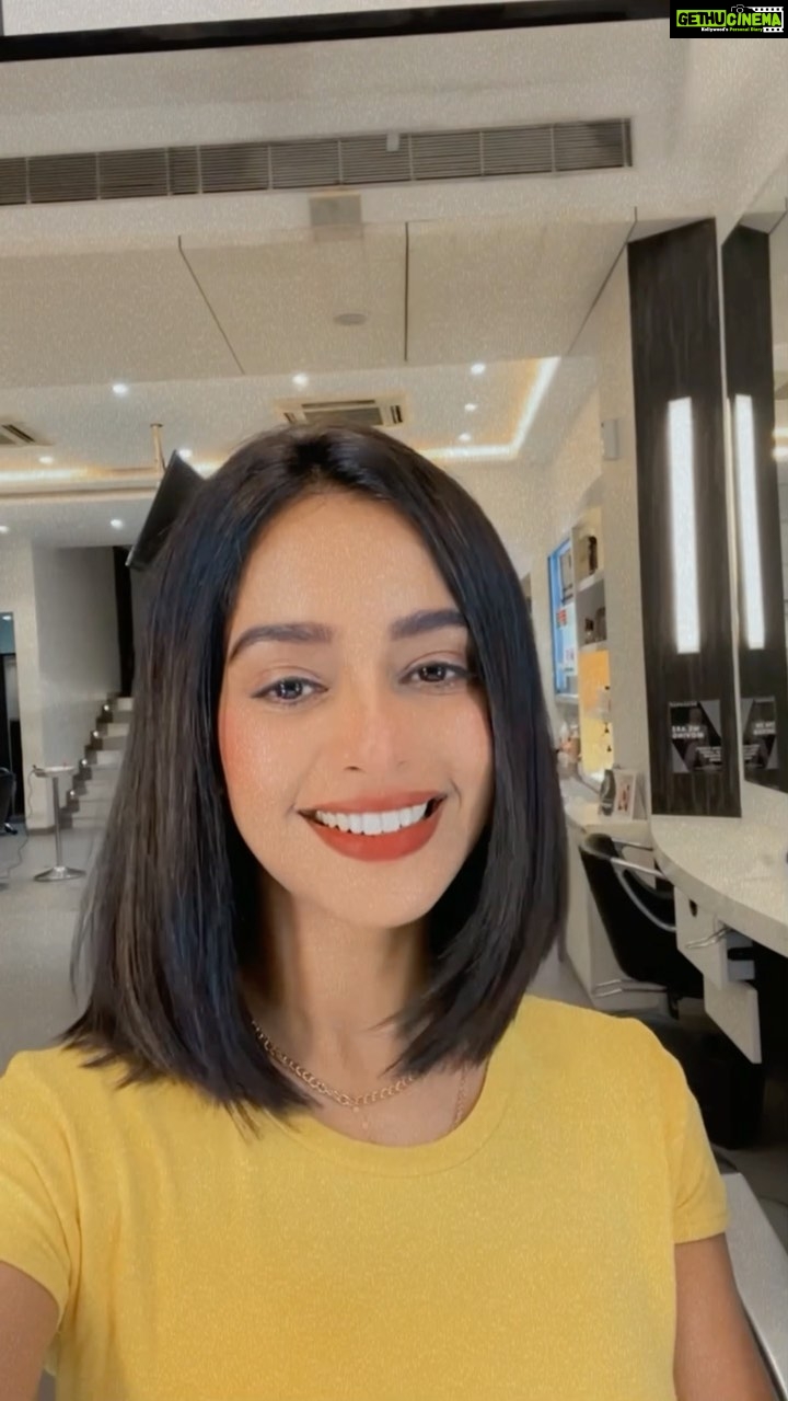 Mugdha Chaphekar Instagram - Bcz I love this song.. and Bcz I have had a new haircut.. 😄💃🏻 . . #reels #reelsinstagram #fun #new #haircut #love #mugdhachaphekar
