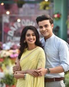 Mugdha Chaphekar Instagram - As sweet as maa ke hath ki kheer , 
Ek doosre ke bina ban jaate hai fakeer, 
Ankhon se marte hai dil pe teer , 
Ji han , Hum hai #pranbir