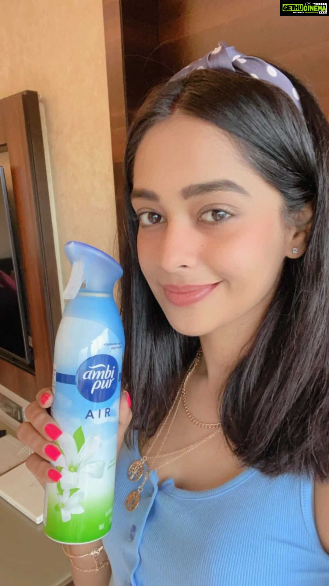 Mugdha Chaphekar Instagram - When you would rather work from home to avoid the chip chip of monsoon but the odors find their way into your home? Stay in and relax with the refreshing fragrance of Ambi Pur as its Odor Clear Technology eliminates odors and spreads a refreshing fragrance. #AD #AmbiPurInOdourOut #OdourFreeMonsoons #breathehappy @ambipurin 📸 @redwine.productions Jewelry @arzonai_jewellery