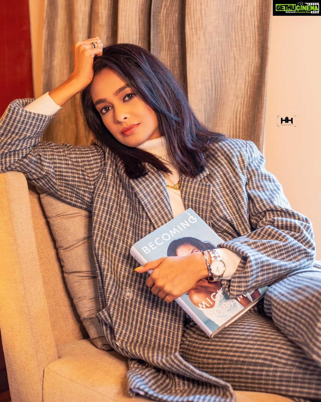 Mugdha Chaphekar Instagram - It’s a good week to have a good week! #magicmonday #love #gratitude #mugdhachaphekar . . 📸 by @horilhumad Location @grandhyattmumbai Styled by @thedotdiary @thedottstyle Outfit by @oldmarigoldindia Rings by @rubansaccessories & @thestyleswag Hat by @thefiestymiss Shades by @studio.sagee Makeup by @nishachandnanii Hair by @arbazshaikh6210 Grand Hyatt Mumbai
