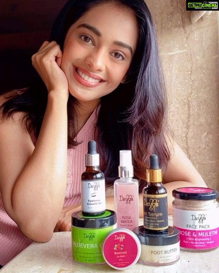 Mugdha Chaphekar Instagram - I believe in organic products.. they make me feel close to nature. Came across @deyga_organics and have been using their products for quite sometime now. I love them! Do try their AloeVera Gel and Beetroot lip balm.. #pure #organic #indian Thank you @vashu_jain_ for the amazing edit !!! 🙌🙌 Juhu, Maharashtra, India