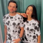 Mugdha Chaphekar Instagram - How ‘bout twinning this weekend? . @iamravish_desai 👯‍♂️🙌 . . . . #weekend #fun #ravishdesai #mugdhachaphekar #disney #twinning . 📸 @kash_thakkar12 ❤️ Colaba, Maharashtra, India