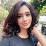 Mugdha Chaphekar Instagram – Curls and dreams and laughter! #loveisinthehair ✨✨ Pune, Maharashtra