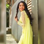 Mugdha Chaphekar Instagram – There’s so much goodness around, take all of it, share all of it. The best thing about happiness is, you have every power over it. Make it a habit, make it a way of life… choose it every time… be happy, be kind you beautiful soul!! then see, what a wonderful world we live in! 

#happiness #kindness #love #spreadlove 

📸 @richerd_by_heart 🤗