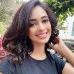 Mugdha Chaphekar Instagram – Curls and dreams and laughter! #loveisinthehair ✨✨ Pune, Maharashtra