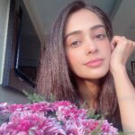 Mugdha Chaphekar Instagram - Who else loves the brownness of the eyes in the sun?✨✨ #sunset #beautiful #nofilter #eyes #goldenhour Juhu, Maharashtra, India