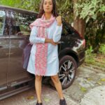 Mugdha Chaphekar Instagram - Wrapped in the warmth of love 💕 This beautiful muffler is made by @itisriti 😘😘 📸 @appy__77 💕