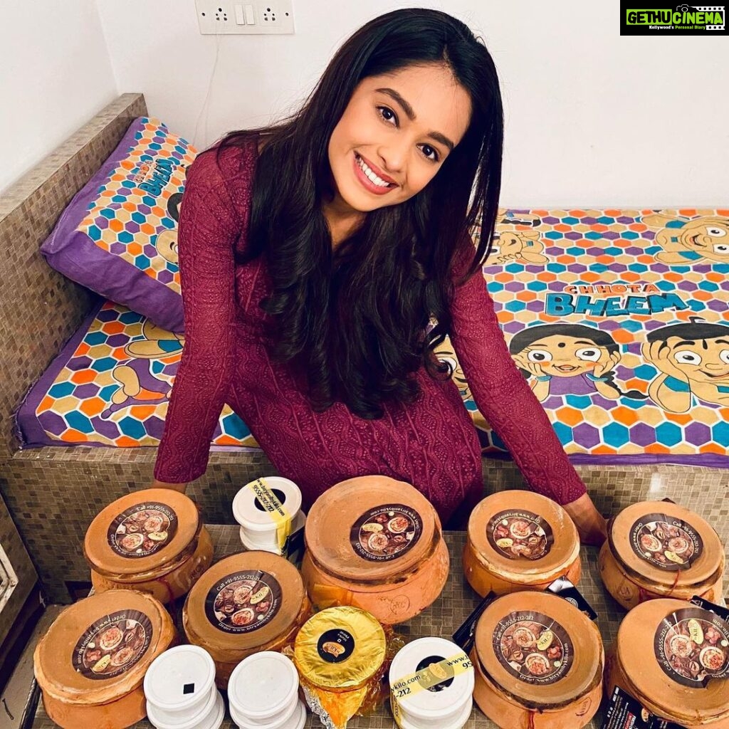 Mugdha Chaphekar Instagram - Fragrance that gets you hungry, taste that makes you smile @biryanibykilo is all you need to spark up your mood. The royal food chain is set to give you tremendous experience of authentic and delicious biryani, kebabs and more this season. I finally got my hands on my favorite cuisine. What are you waiting for?! Checkout @biryanibykilo and treat yourself with the goodness of the royal feast. PS: they have really good options for vegetarians like me!