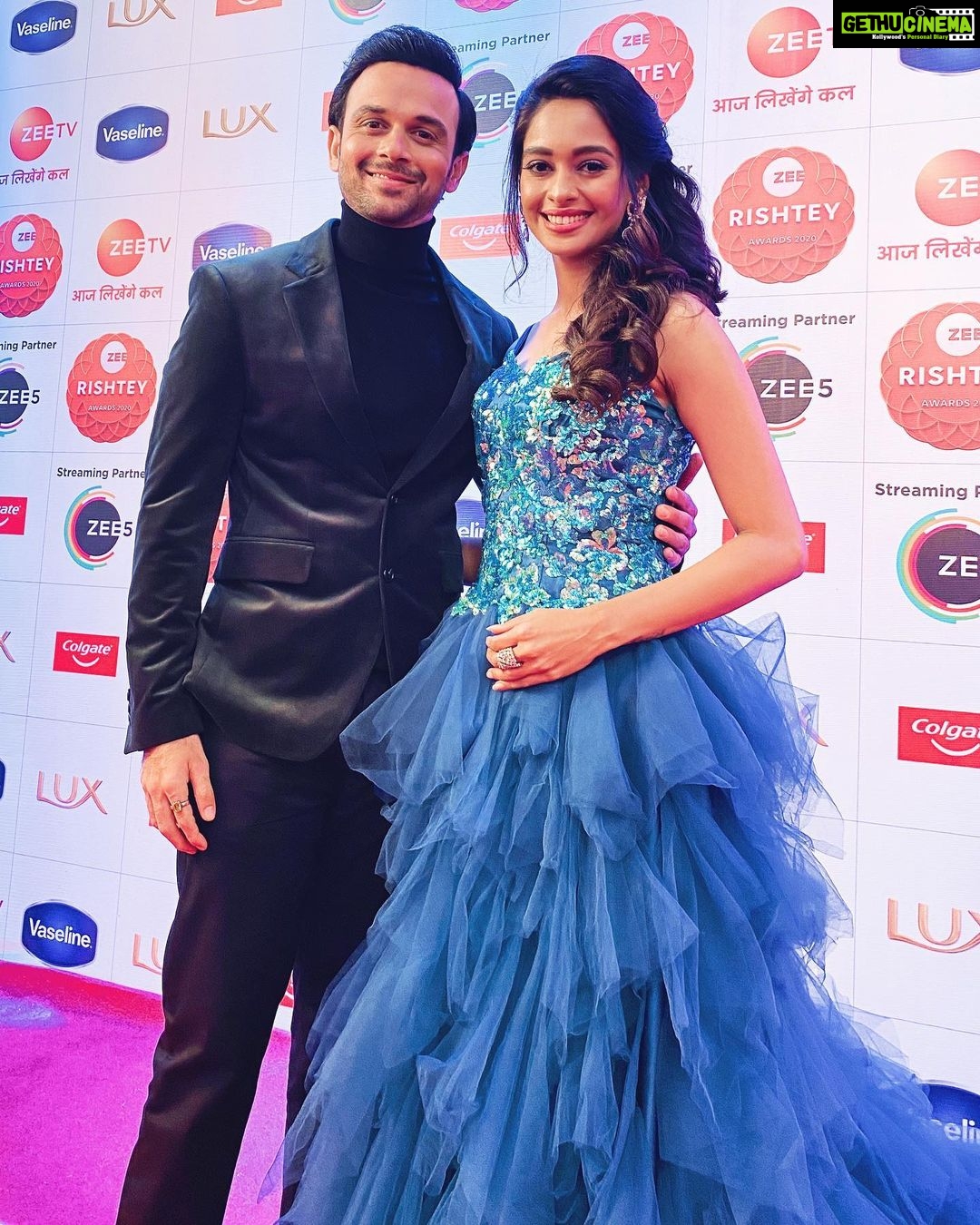 Mugdha Chaphekar Instagram - 💙💚✨✨ #zeerishteyawards @iamravish_desai मुंबई Mumbai