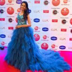 Mugdha Chaphekar Instagram - How to TEAL the show? See, I did! ZRA 2020💙💙 #zra2020 #zeerishteyawards #love . Styled by @the_adhya_designer Make up @waghmare4102 Hair @gulshanmazher123 मुंबई Mumbai