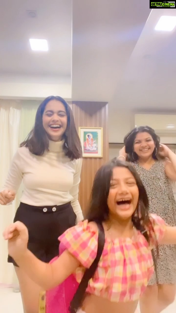Mugdha Chaphekar Instagram - Behind every successful reel there are bloopers like these! This bombing was absolutely unwarned ๐ญ๐ @iamravish_desai ๐คจ๐คท๐ปโโ๏ธ