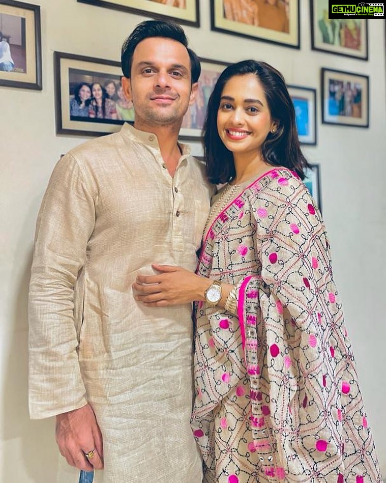 Mugdha Chaphekar Instagram - Our Diwali was fun!!!! How was yours? 🪔✨✨🫶🧿 ♾ . . . #Diwali #Fun #Family #Love #Festival #RaDha #festivevibes Mumbai, Maharashtra