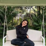 Munira Kudrati Instagram - A good day filled with ALOT of downtime, positivity, dancing, reading , going to the beach, watching the sunset, eating chocolate, having fruitful conversations with everyone and shooting after a long time! Madh Island