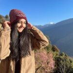 Munira Kudrati Instagram - What I associate these pictures with - so ..just before these pictures were taken , we woke up right before sunrise, walked/jogged to a plateau, did some exercise,watched the sun rise between ice caped mountains and meditated for a while…we all felt so at peace , in tune with nature and ready for the trek ❤️ Lohajung