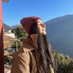 Munira Kudrati Instagram - What I associate these pictures with - so ..just before these pictures were taken , we woke up right before sunrise, walked/jogged to a plateau, did some exercise,watched the sun rise between ice caped mountains and meditated for a while…we all felt so at peace , in tune with nature and ready for the trek ❤️ Lohajung