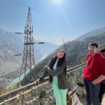 Munira Kudrati Instagram - This is a dhabba we stopped at even last year during our trek! I love the fact that we stopped here this time around too💕 I love this place - for the view, for the memories and for the people present out there. I felt happiness and tranquility here …and also any place that served tasty food is always a favourite 😂❤️ Ps- my brother in the second photo is photobombing goals 😂