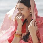 Munira Kudrati Instagram - "Bewajeh bewafaaon ko yaad kiya hai Galat logon pe bahut waqt barbaad kiya hai." 😂 .. Zakir Khan ..