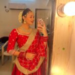 Munira Kudrati Instagram - Looking at the bright side . . . #explorepage #explore #fyp #bridalmakeup #bridal #bridallehenga #mirrorselfie #instagood #instagram