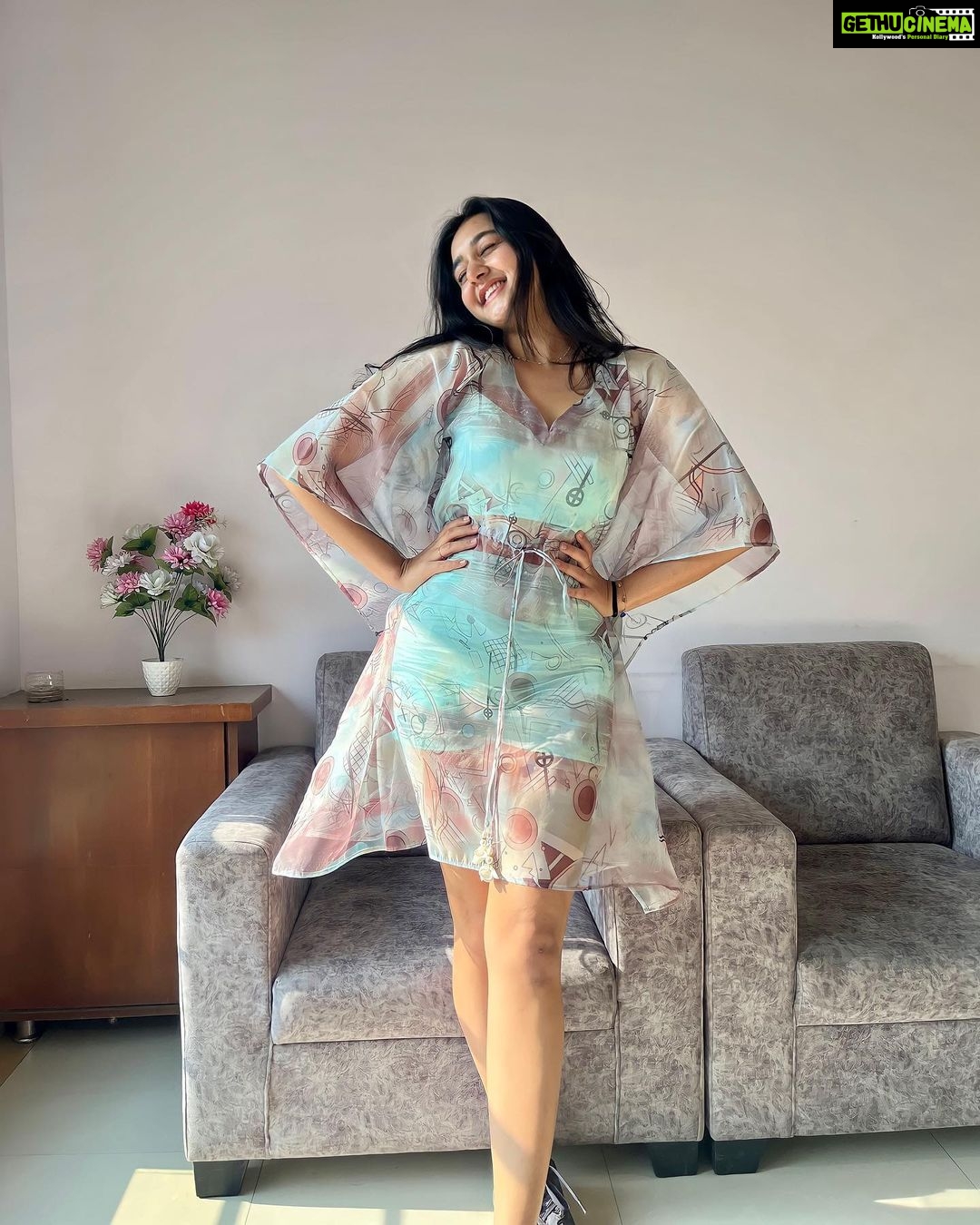 Munira Kudrati Instagram - This outfit is beachy holiday vibes 🏝 . . . . . . #explorepage #explore #beach #beachvibes #beachoutfit #outfits #outfitideas #kaftan