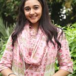 Munira Kudrati Instagram - Shine and radiate like a star 💫 Kurta - @ekbyekta
