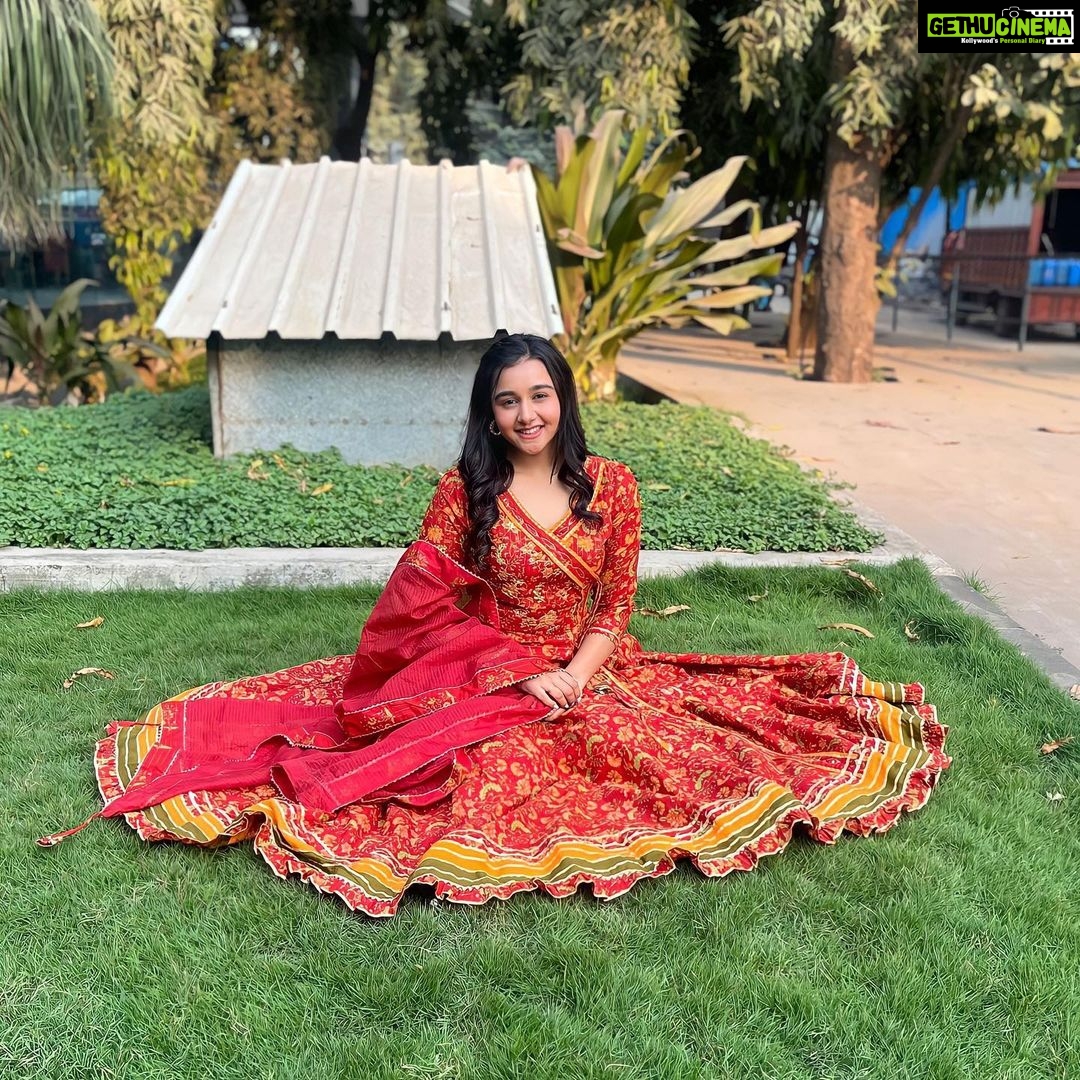 Munira Kudrati Instagram - Nobody: Me in an anarkali : 🥰