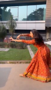 Munira Kudrati Instagram - Apne hi rang mai ๐ฅฐ
Outfit @tiarastore.co.in
Choreography @natyasocial
.
.
#dance #dancereels #reels #apnehirangmaimujkorangdeโค๏ธ #anarkali #anarkalisuits #semiclassical #sonamkapoor #instagood #instagram #reel #semiclassical #indian #indiandance #dancing #explorepage #trendingreels #trend