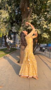 Munira Kudrati Instagram - Finding a caption for a dance reel is harder than asking for permission to SHOOT the dance reel! ๐คฆ๐ปโโ๏ธ
Outfit- @tiarastore.co.in โจ
Choreography @teamnaach
.
.
.
.
#reels #dance #dancereels #instagood #instagram #indian #indianoutfit #sajnavesajna๐ผ #explore #dancing #fyp #reelit #dancersofinstagram #bollywood #bollywoodsongs
