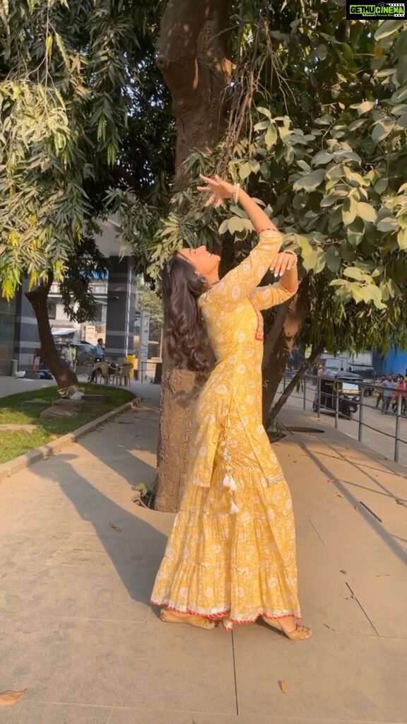 Munira Kudrati Instagram - Finding a caption for a dance reel is harder than asking for permission to SHOOT the dance reel! 🤦🏻‍♀️ Outfit- @tiarastore.co.in ✨ Choreography @teamnaach . . . . #reels #dance #dancereels #instagood #instagram #indian #indianoutfit #sajnavesajna🎼 #explore #dancing #fyp #reelit #dancersofinstagram #bollywood #bollywoodsongs