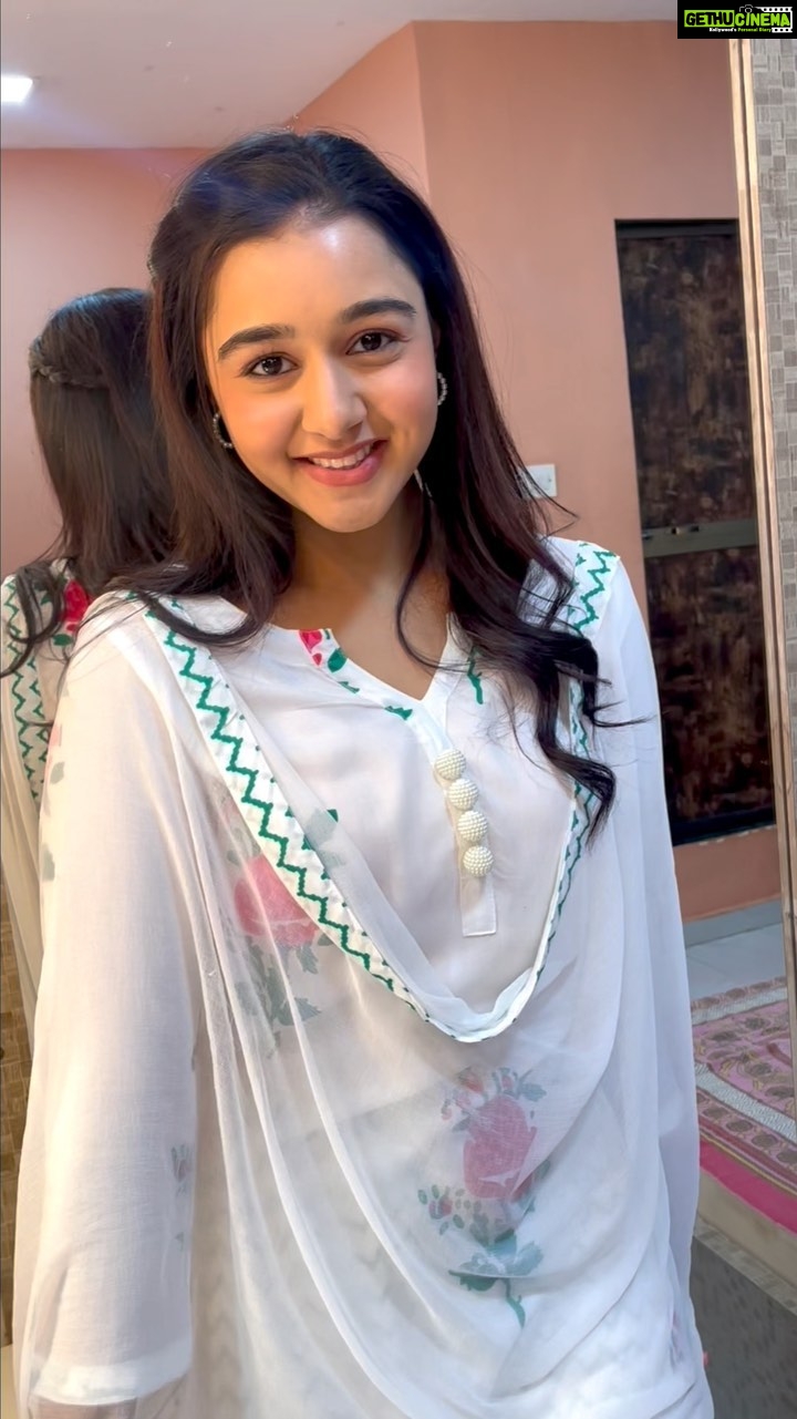 Munira Kudrati Instagram - Scripting a meet cute with this outfit 🥰 Outfit- @nimishacollections2022 ✨ . . . . #indian #indianoutfit #kurti #explorepage #explore #fyp #reels #reelsindia #reelsinstagram