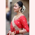 Munira Kudrati Instagram - I have so many pictures in this , that I just have to post them🤭☺️ 📸 @pappu.gupta.549 Makeup @surya2226