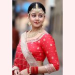 Munira Kudrati Instagram - I have so many pictures in this , that I just have to post them🤭☺️ 📸 @pappu.gupta.549 Makeup @surya2226