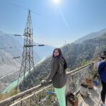 Munira Kudrati Instagram - This is a dhabba we stopped at even last year during our trek! I love the fact that we stopped here this time around too💕 I love this place - for the view, for the memories and for the people present out there. I felt happiness and tranquility here …and also any place that served tasty food is always a favourite 😂❤️ Ps- my brother in the second photo is photobombing goals 😂