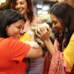 Munira Kudrati Instagram - Just @barfikhare in his gloriousness ✨ and @aakanshashukla0803 with her happiest smile 😘🫶🏻 . . See everyone behind? Just all smiles when a doggo is around 🐶🧿