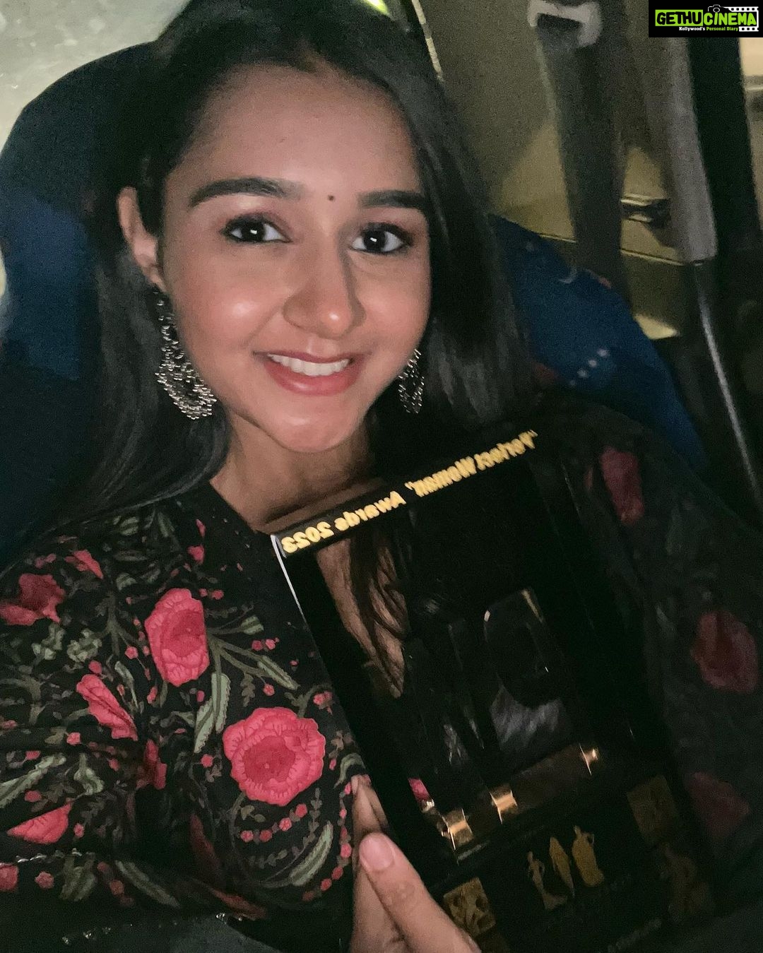 Munira Kudrati Instagram - Feeling so gratified to be felicitated as Rising Talent at @perfectwomanawards @perfectwomanmagazineofficial Moreover, really appreciated the message that the function held- Woman empowering woman! I met so many beautifully strong women from different walks of life who shared some incredible stories about themselves. @dr.khooshigurubhai the way you spoke, with such kindness and what you spoke resonated with so many of us present there. Thank you for holding this ceremony. ❤️ And @dharmishthadagia thank you for everything 😘 Thank you Bhagya Lakshmi,for I am here because of this show. And thank you God 🙏🏻 . . . . . #perfectwoman #perfectwomanmagazine #awards #grateful #bhagyalakshmi