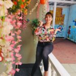 Munmun Dutta Instagram - When your coactors find your shirt matching with the background…. 😊 . In between shots .. sweaty and tired 😪… But Jennifer, Balluji and Sachin ji suddenly realised I am sitting at a position where I match the background and apparently the frame looks nice and colourful , thus they clicked my pictures 📸 😊 . #behindthescenes #candid #candidmoments #munmundutta #tmkoc #inbetweenshots #workmodeon #workmode Dadasaheb Phalke Chitranagari FILMCITY Goregaon East Mumbai