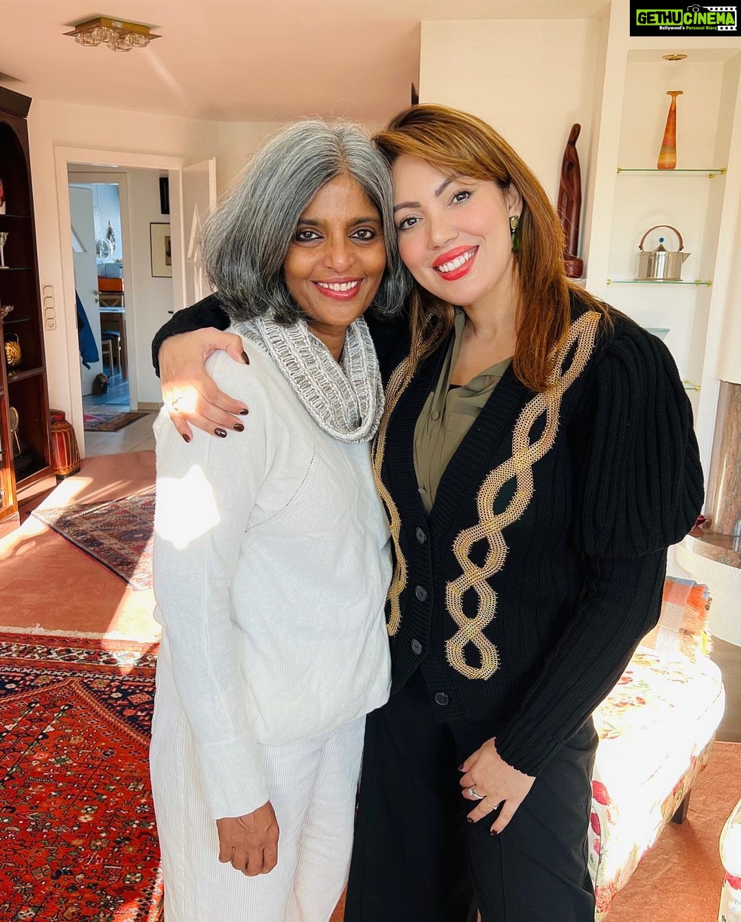 Munmun Dutta Instagram - Germany 🇩🇪 last week .. with my dearest people ❤️ Love you loads @neensy_weensy and Oli . You have the most beautiful home 🏡 ❤️🤗 #throwback #tbt #throwbackmemories #germany🇩🇪 #travelmemories #munmundutta #bff #memoriesforlife Schwedeneck
