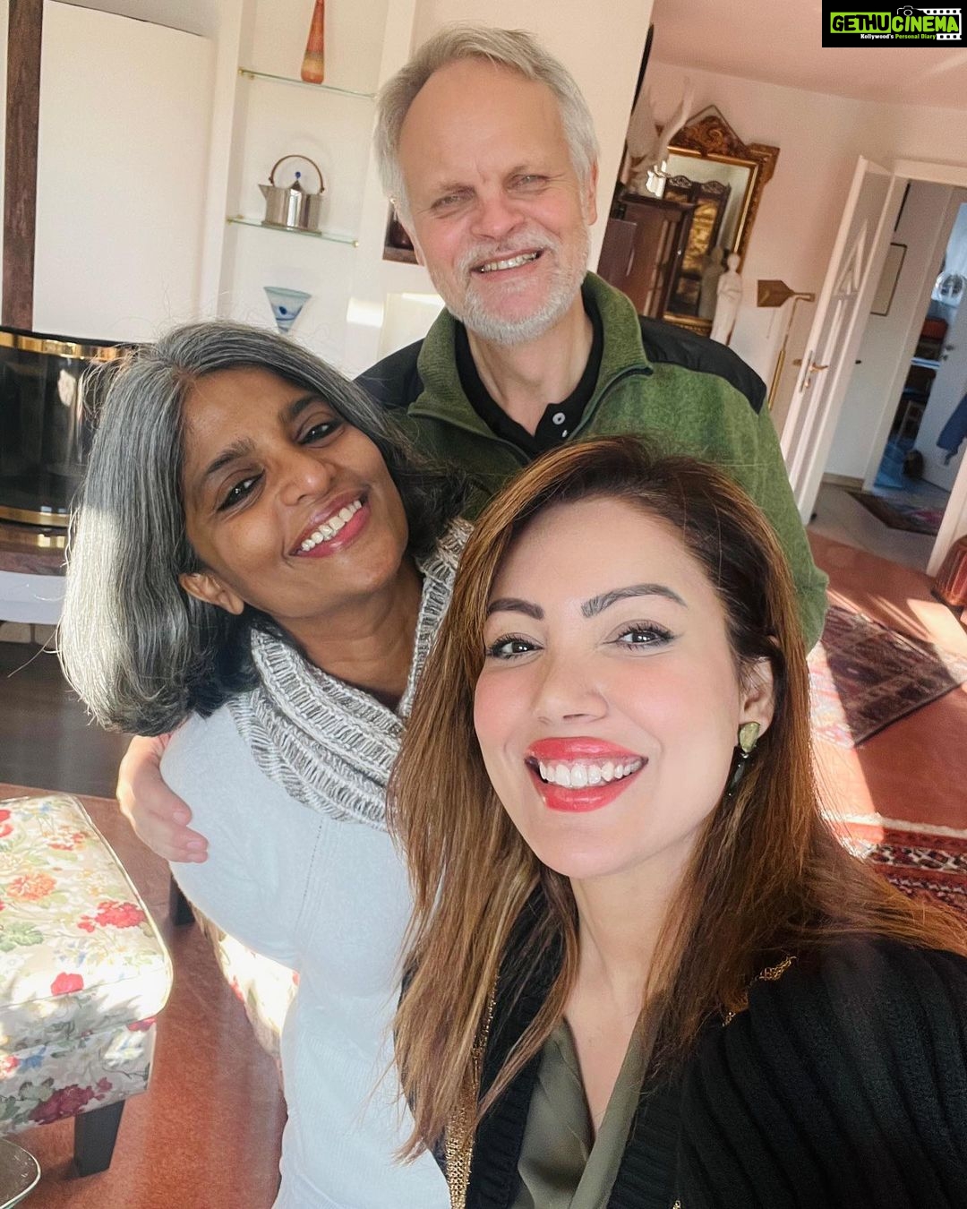 Munmun Dutta Instagram - Germany 🇩🇪 last week .. with my dearest people ❤️ Love you loads @neensy_weensy and Oli . You have the most beautiful home 🏡 ❤️🤗 #throwback #tbt #throwbackmemories #germany🇩🇪 #travelmemories #munmundutta #bff #memoriesforlife Schwedeneck