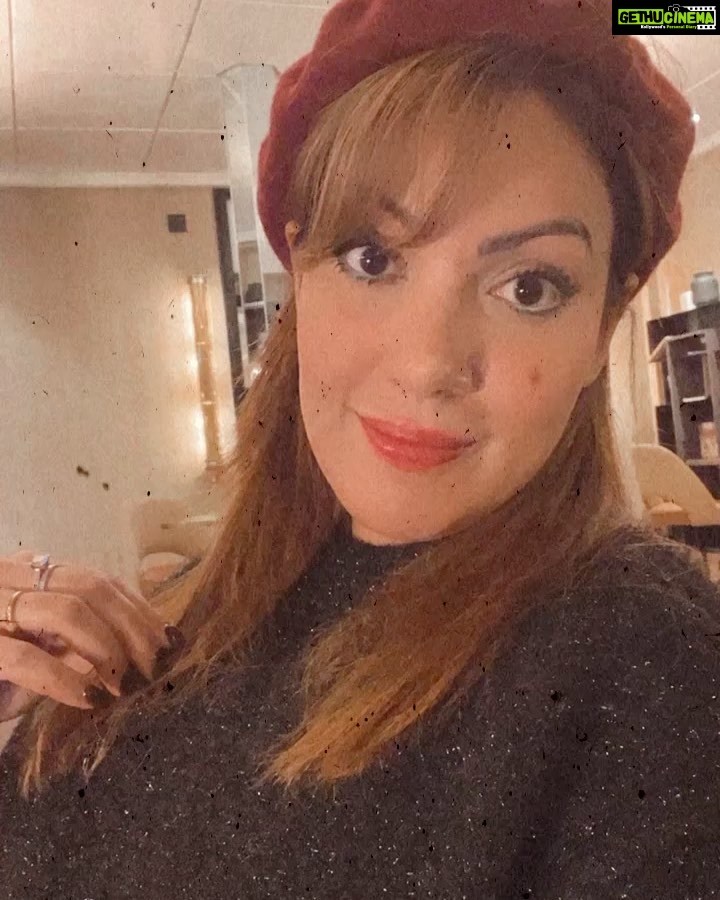 Munmun Dutta Instagram - How much is too much ’Hot Chocolate’ ? 🤔 Well it doesn’t matter I guess🤷🏻♀️ kyunki ‘Badi badi desho mein aisi chhoti chhoti baatein hoti rehti hai’ 😍 😋🇨🇭 . . . #hotchocolate #hotchocolateislove #munmundutta #switzerland #winterineurope #travelgram #travel #switzerland🇨🇭 #ddlj Interlaken, Switzerland