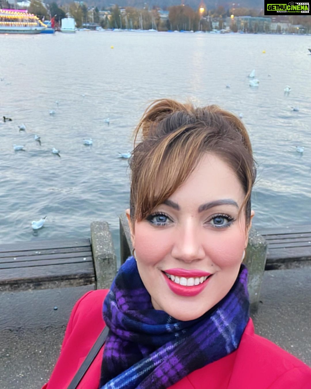Munmun Dutta Instagram - Hello you beauty 🇨🇭❤️😍 Couldn’t be any more happy to be in Europe in the winter ❄️ . . #travel #switzerland🇨🇭 #switzerland #europe #munmundutta Zürich, Switzerland