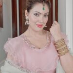 Munmun Dutta Instagram – 😊

Outfit @kiyanaswardrobe 

.
.
#picturesoftheday #munmundutta #traditionalwear #festivewear #festivalvibes #postoftheday