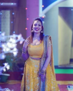 Munmun Dutta Instagram - ❤️❤️ 
.
.
#munmundutta #picturesoftheday #postoftheday #festivewear #festivevibes #tmkoc #diwalivibes #diwalioutfit #indianwear #traditionalwear #behindthescenes #behappy #shootlife #workmode
