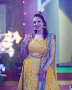 Munmun Dutta Instagram - ❤️❤️ 
.
.
#munmundutta #picturesoftheday #postoftheday #festivewear #festivevibes #tmkoc #diwalivibes #diwalioutfit #indianwear #traditionalwear #behindthescenes #behappy #shootlife #workmode