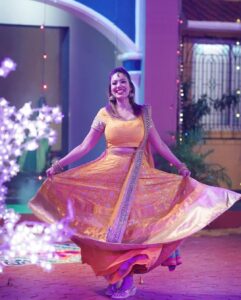 Munmun Dutta Instagram - ❤️❤️ 
.
.
#munmundutta #picturesoftheday #postoftheday #festivewear #festivevibes #tmkoc #diwalivibes #diwalioutfit #indianwear #traditionalwear #behindthescenes #behappy #shootlife #workmode