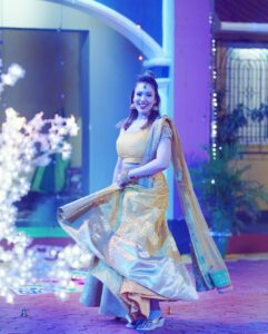 Munmun Dutta Instagram - ❤️❤️ 
.
.
#munmundutta #picturesoftheday #postoftheday #festivewear #festivevibes #tmkoc #diwalivibes #diwalioutfit #indianwear #traditionalwear #behindthescenes #behappy #shootlife #workmode