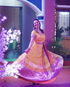 Munmun Dutta Instagram - ❤️❤️ 
.
.
#munmundutta #picturesoftheday #postoftheday #festivewear #festivevibes #tmkoc #diwalivibes #diwalioutfit #indianwear #traditionalwear #behindthescenes #behappy #shootlife #workmode