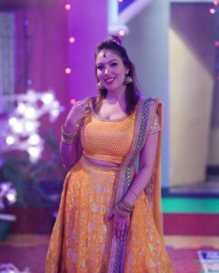 Munmun Dutta Instagram - ❤️❤️ 
.
.
#munmundutta #picturesoftheday #postoftheday #festivewear #festivevibes #tmkoc #diwalivibes #diwalioutfit #indianwear #traditionalwear #behindthescenes #behappy #shootlife #workmode